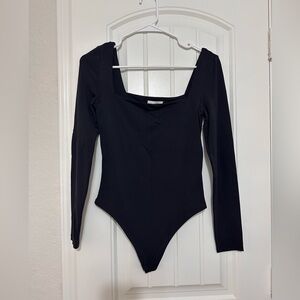 Aritzia Contour long sleeve body suit Size Medium